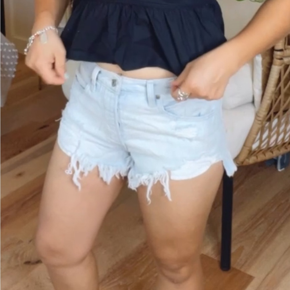 Size 4 Abercrombie shorts - Picture 4 of 7
